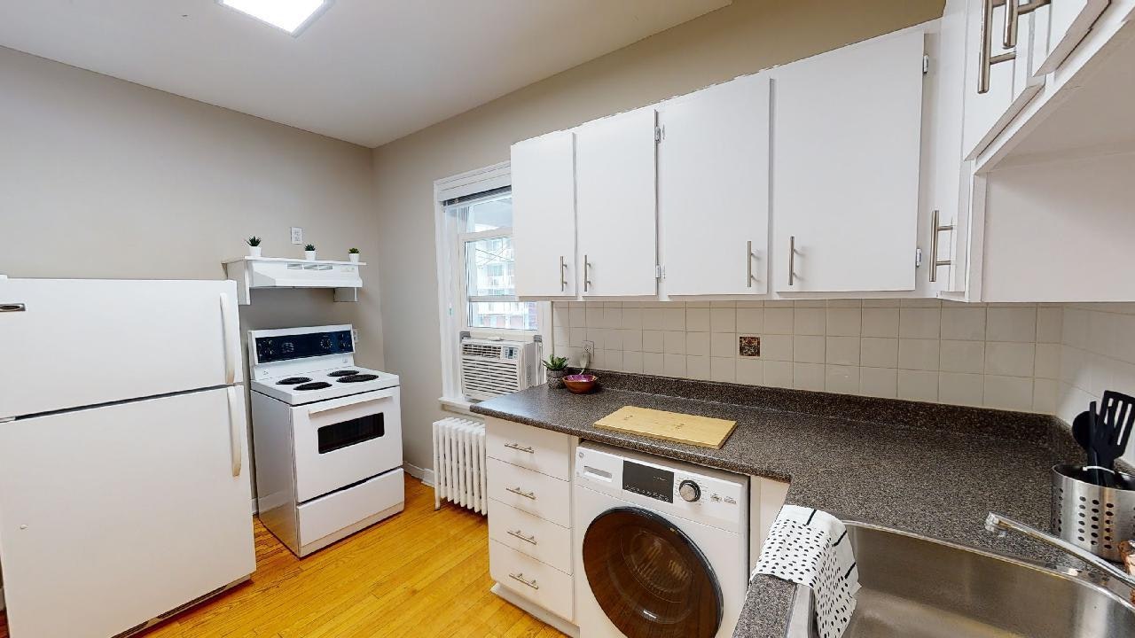 01-233 Nepean Street, Ottawa, ON, K2P 0B7