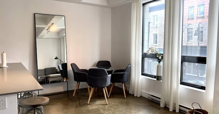203-3827 Saint Laurent Boulevard, Montréal, QC, H2W 1X9 - 3