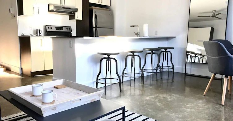 200-3827 Saint Laurent Boulevard, Montréal, QC, H2W 1X9 - 2