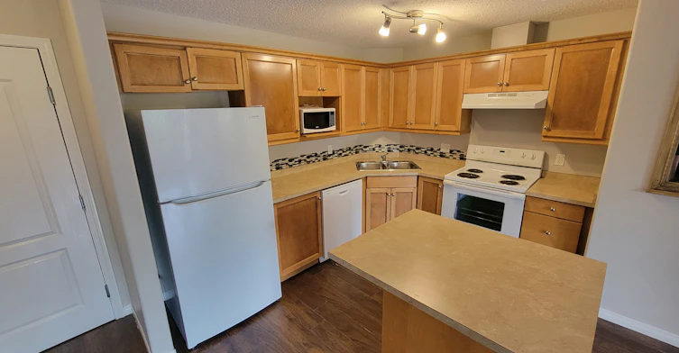 2206-9357 Simpson Drive NW, Edmonton, AB, T6R 0N3 - 2