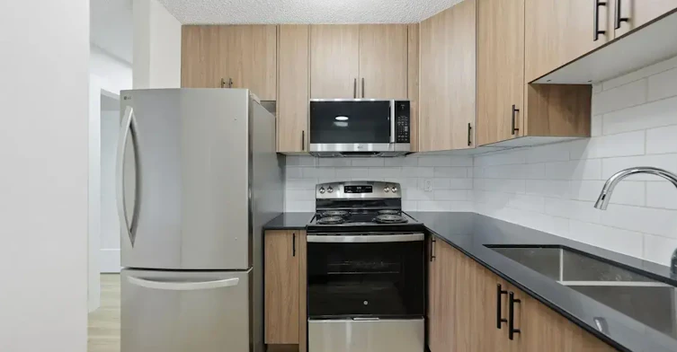 201-232 Pinehouse Drive, Saskatoon, SK, S7K 7Z9 - 2