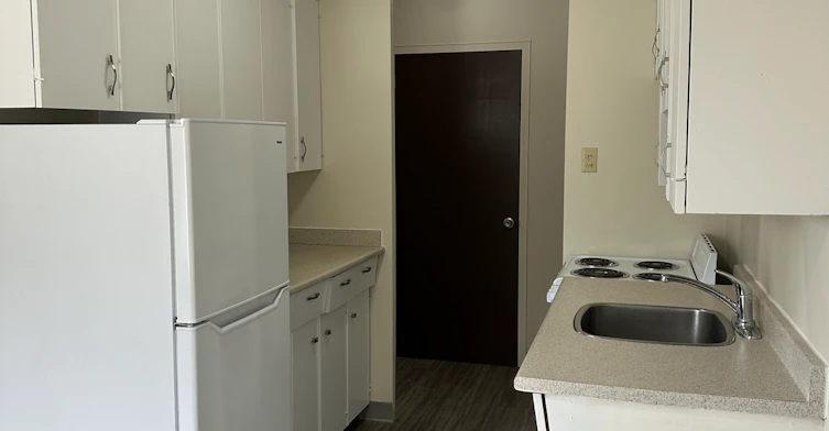 9747 104 Street, Edmonton, AB, T5K 0Y6 - 3