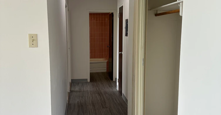9747 104 Street, Edmonton, AB, T5K 0Y6 - 2