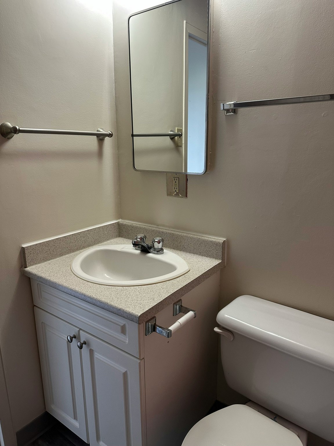 9747 104 Street, Edmonton, AB, T5K 0Y6 - 11
