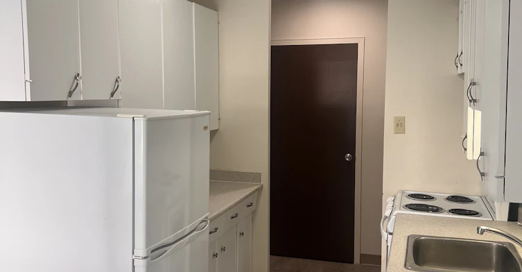 9747 104 Street, Edmonton, AB, T5K 0Y6 - 5