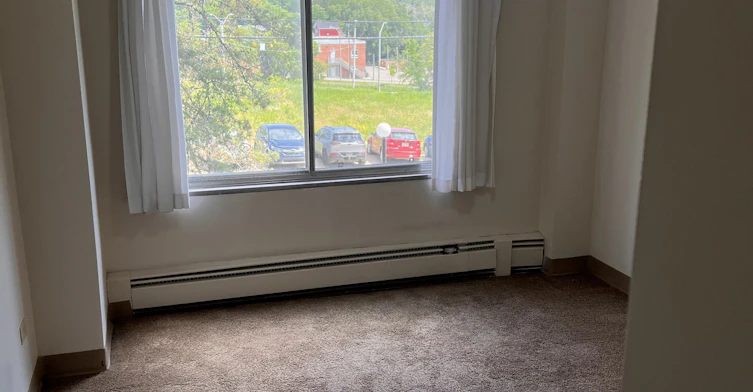 9747 104 Street, Edmonton, AB, T5K 0Y6 - 6