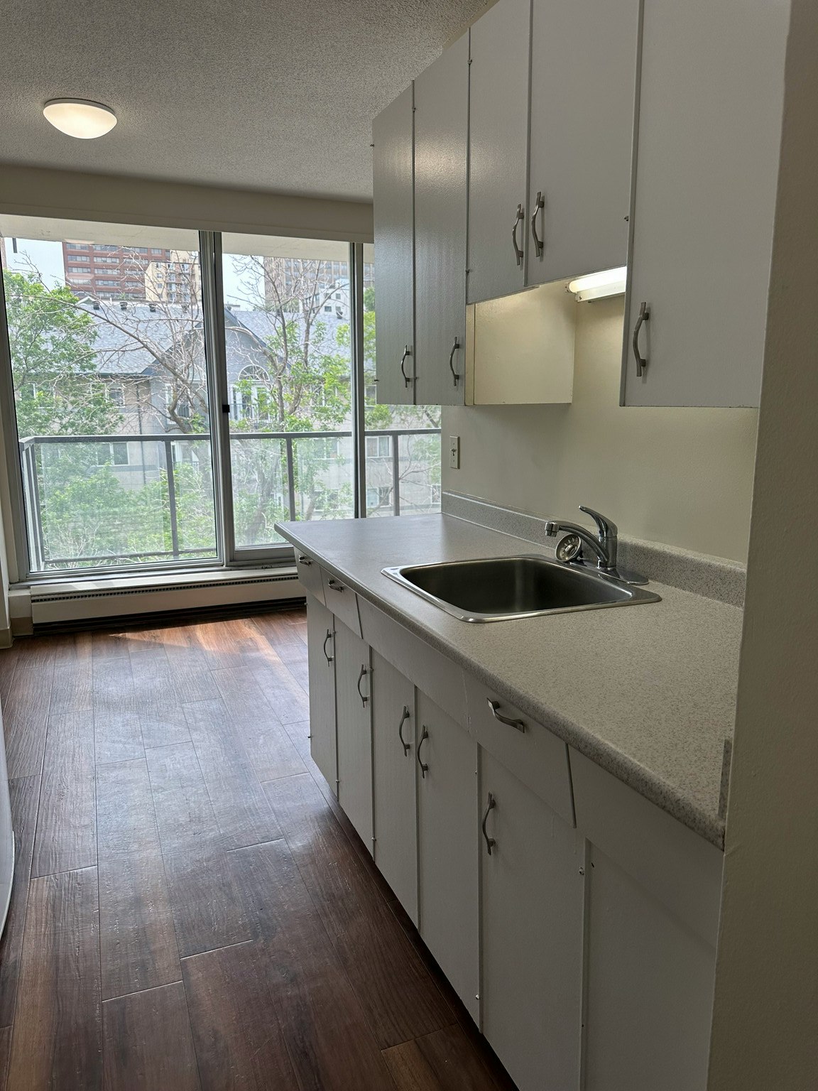 9747 104 Street, Edmonton, AB, T5K 0Y6 - 7