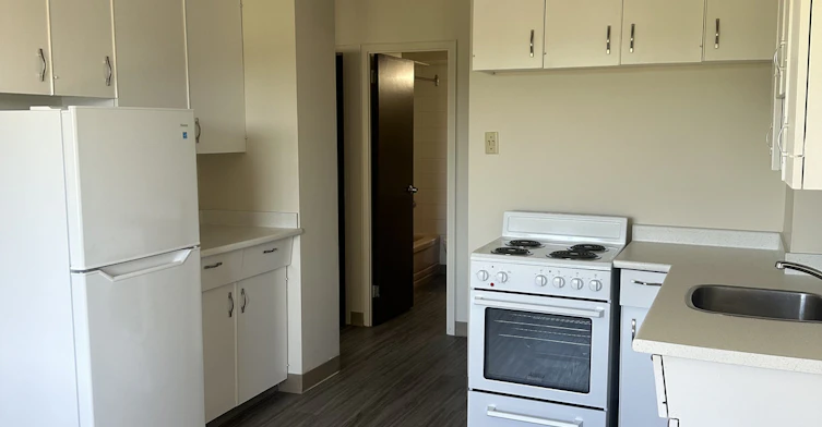 9747 104 Street, Edmonton, AB, T5K 0Y6 - 6