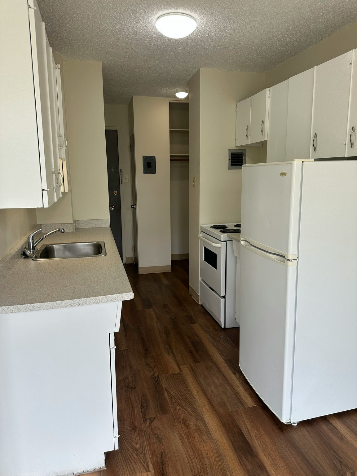 9747 104 Street, Edmonton, AB, T5K 0Y6 - 6