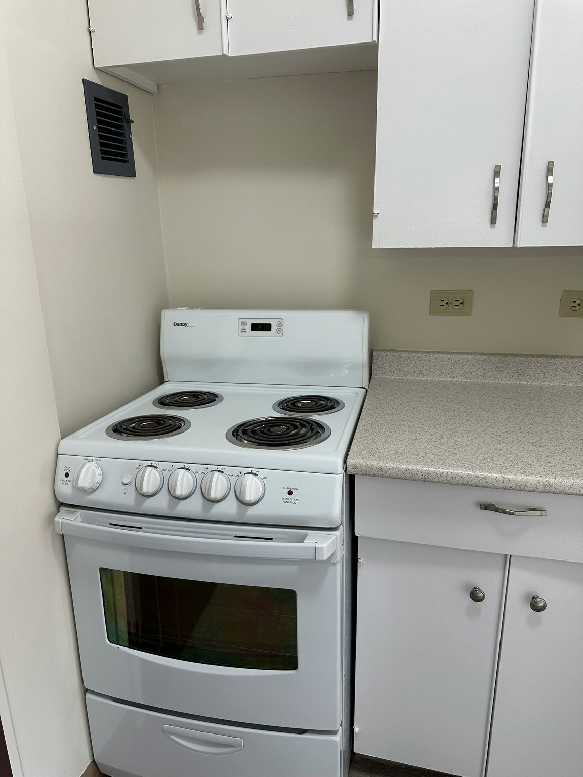 9747 104 Street, Edmonton, AB, T5K 0Y6 - 7