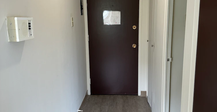 9747 104 Street, Edmonton, AB, T5K 0Y6 - 11