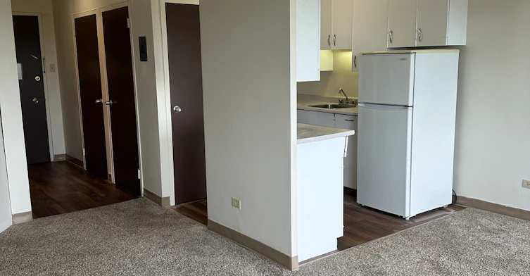 9747 104 Street, Edmonton, AB, T5K 0Y6 - 7