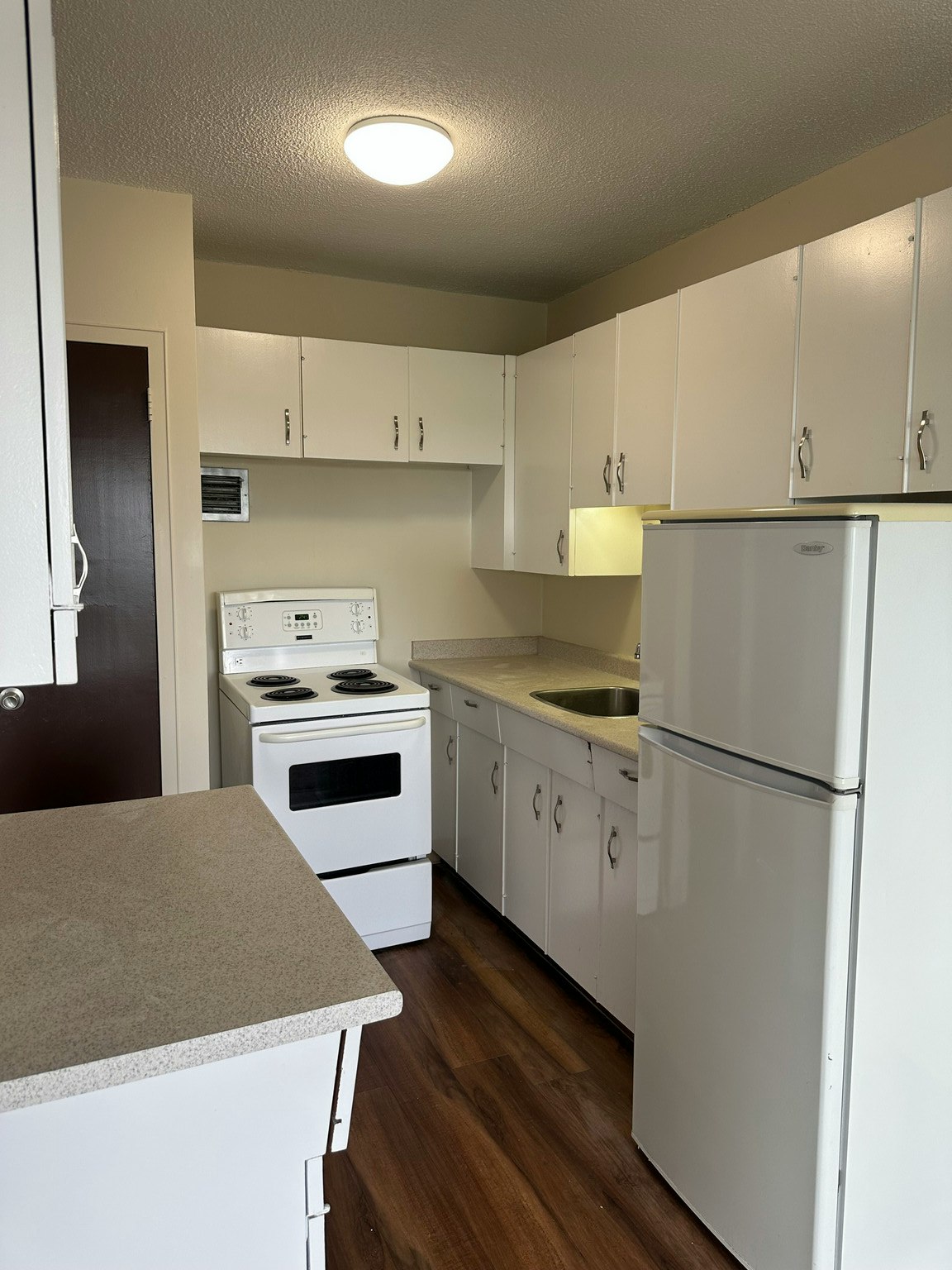 9747 104 Street, Edmonton, AB, T5K 0Y6 - 5