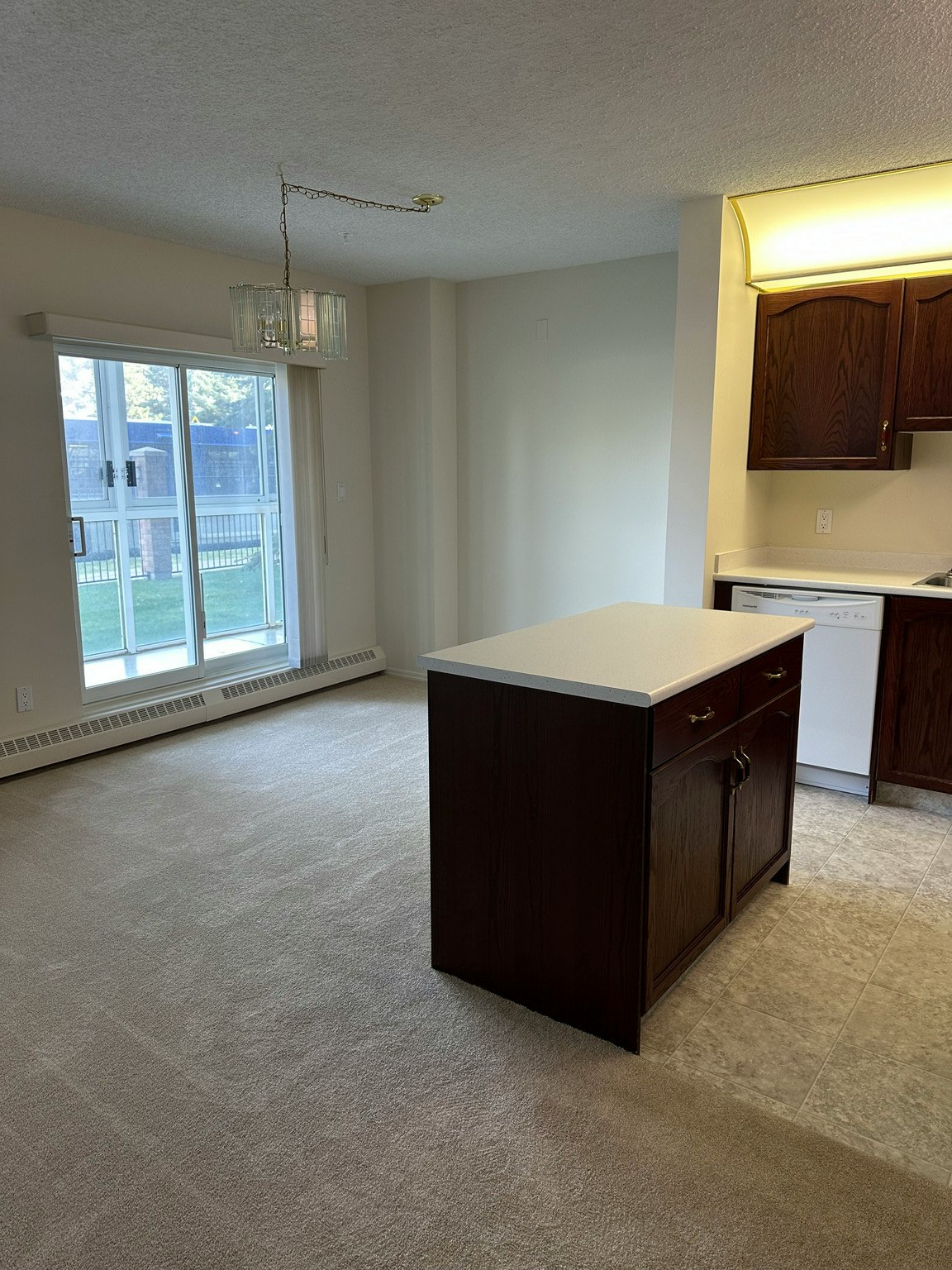 2914 109 Street Northwest, Edmonton, AB, T6J 7E8 - 3
