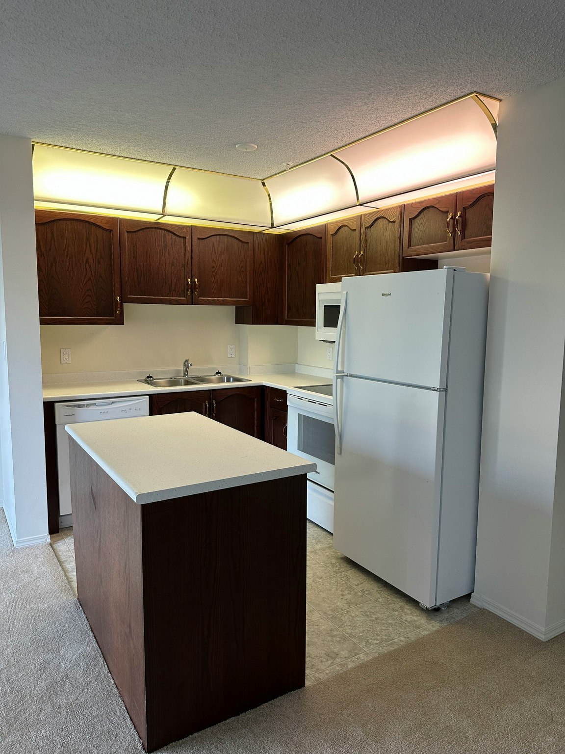 2914 109 Street Northwest, Edmonton, AB, T6J 7E8 - 2