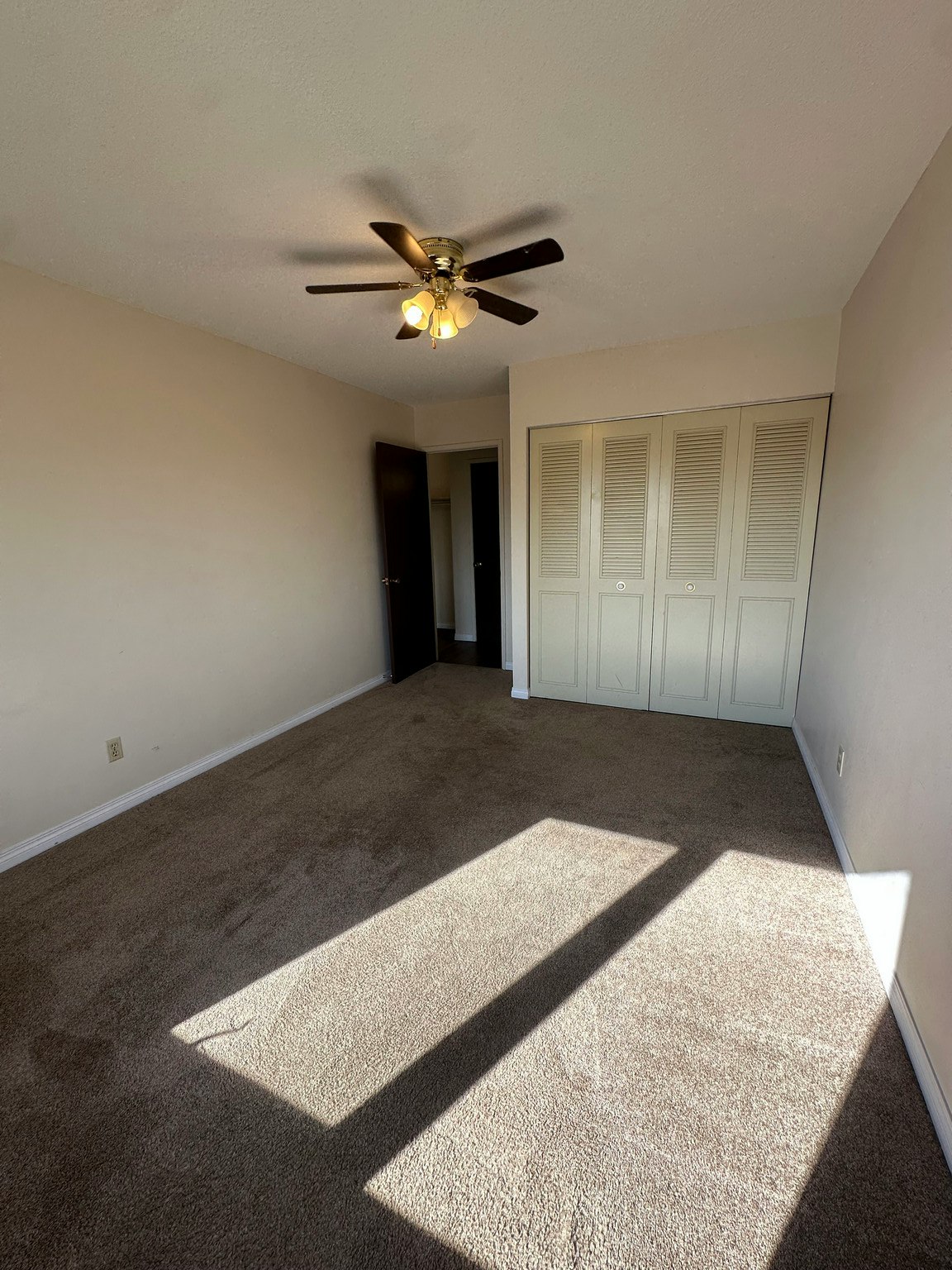 11510 40 Avenue Northwest, Edmonton, AB, T6J 0R6 - 13