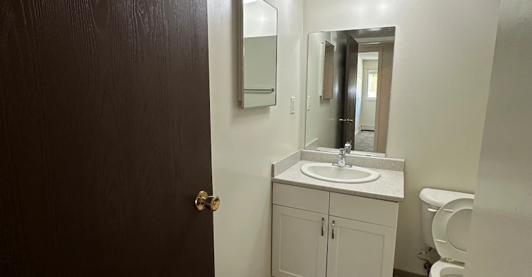 4505 137 Avenue NorthWest, Edmonton, AB, T5A 3S9 - 3