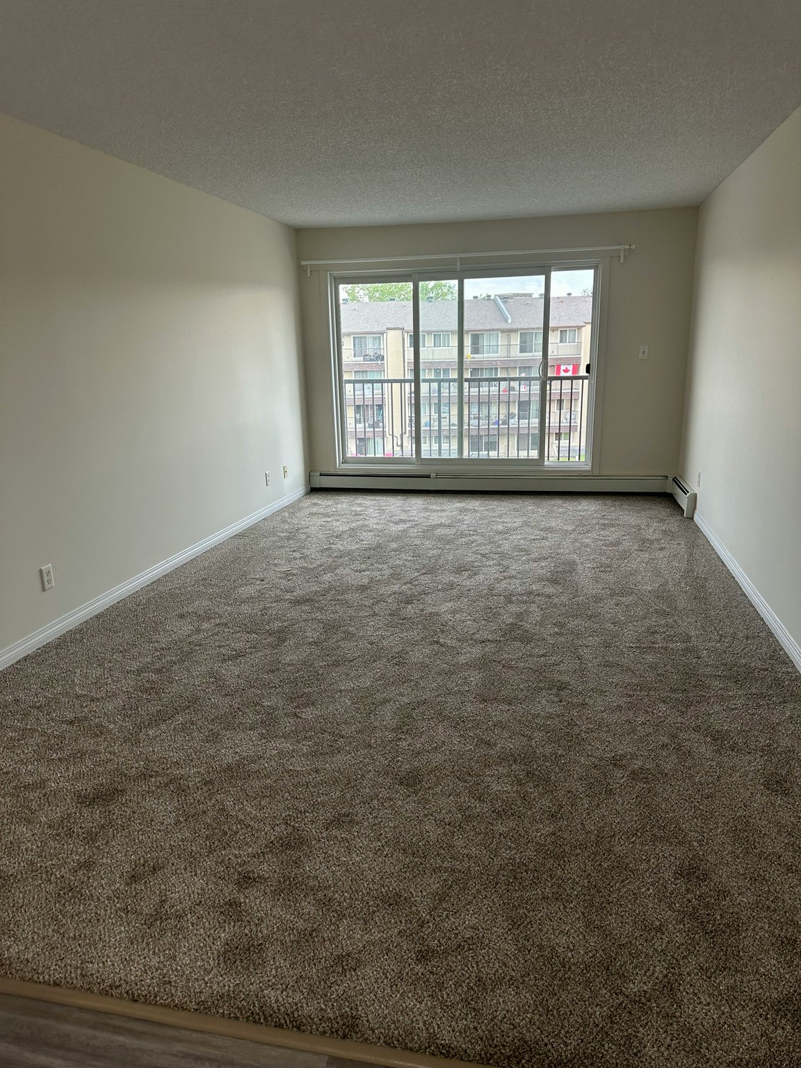 4505 137 Avenue NorthWest, Edmonton, AB, T5A 3S9 - 6