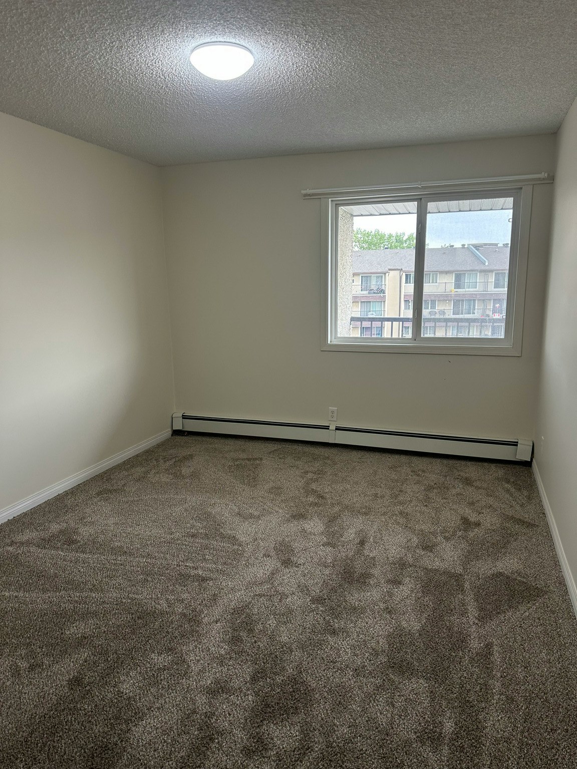 4505 137 Avenue NorthWest, Edmonton, AB, T5A 3S9 - 9