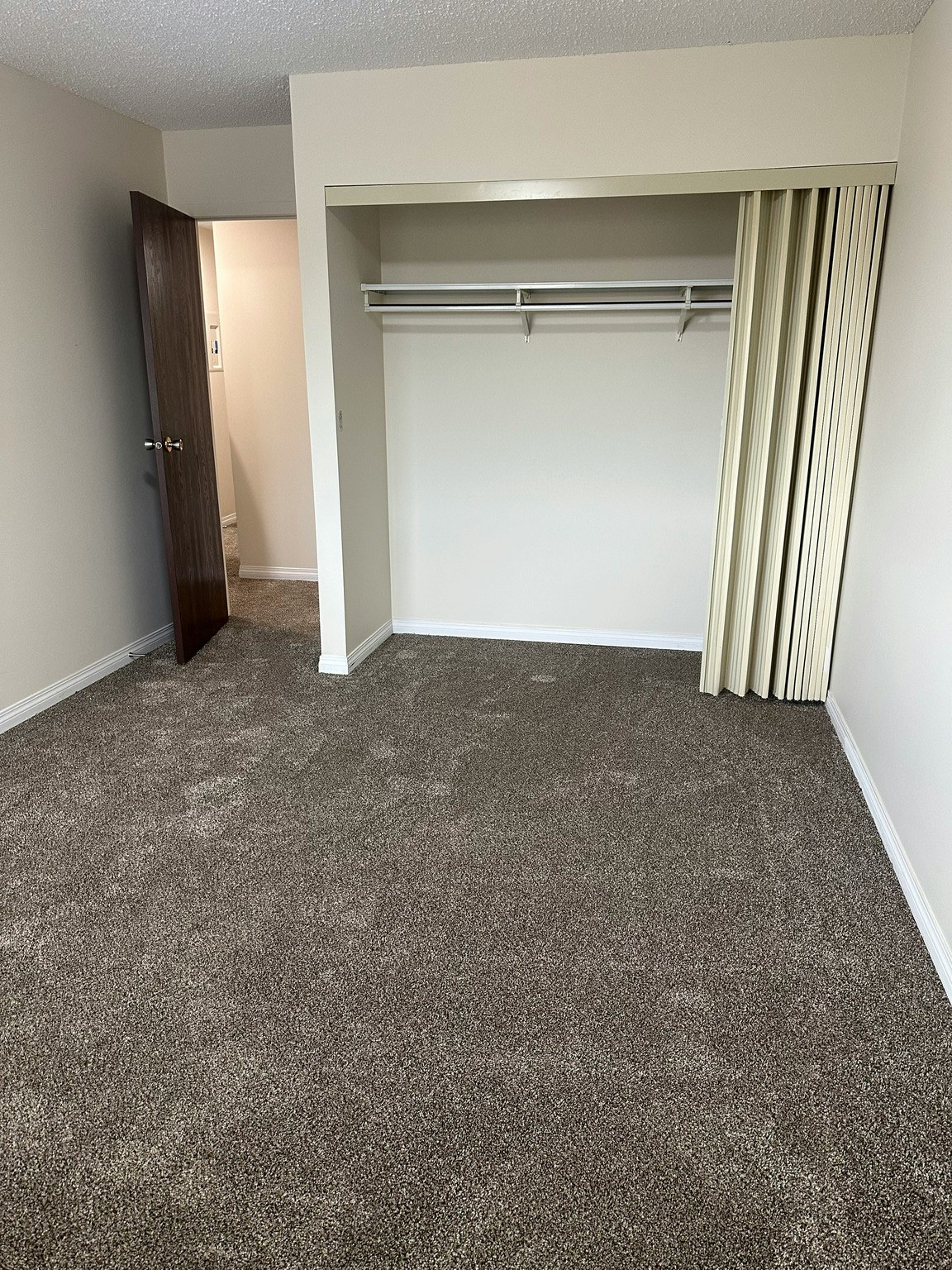 4505 137 Avenue NorthWest, Edmonton, AB, T5A 3S9 - 10