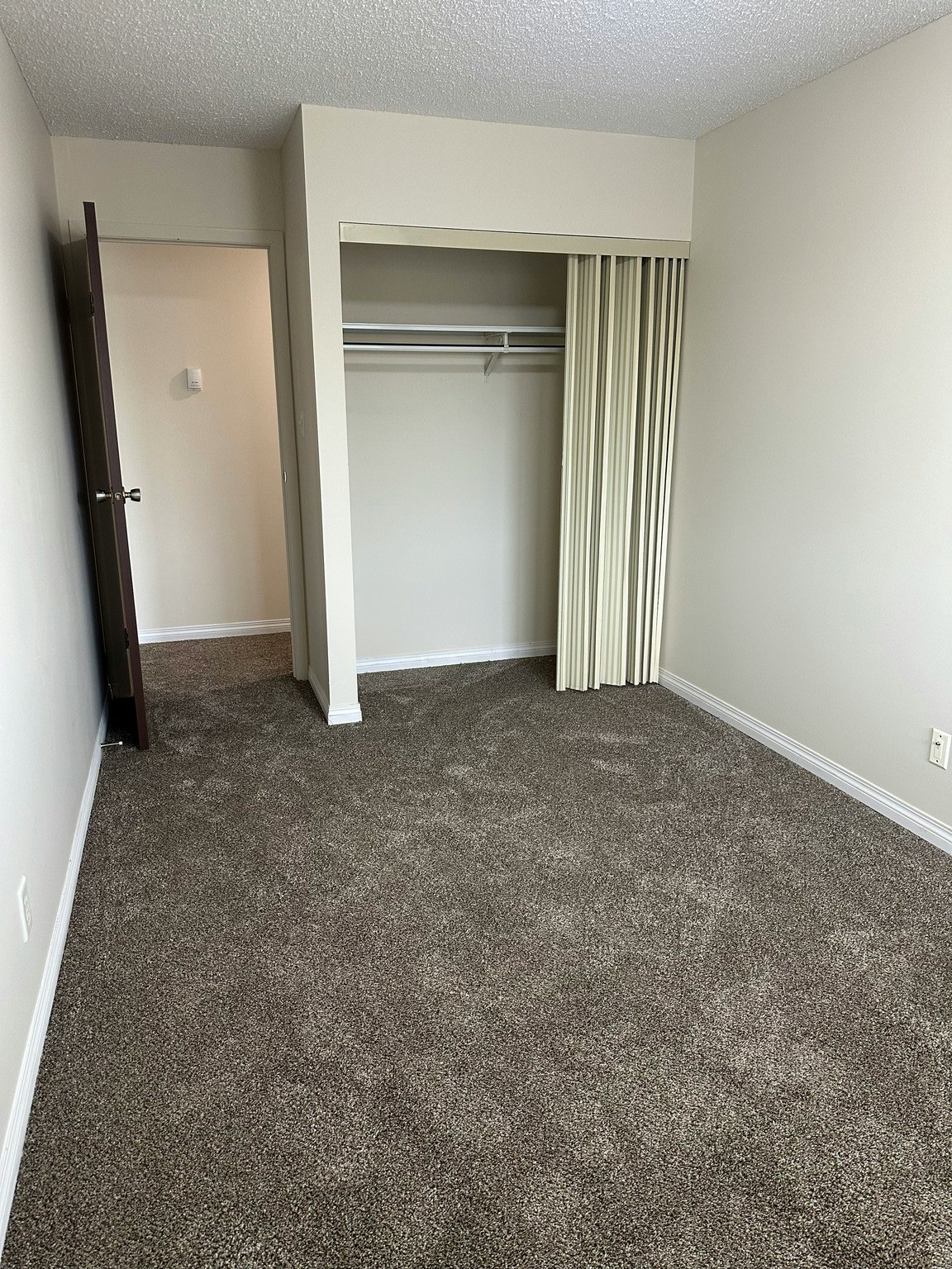 4505 137 Avenue NorthWest, Edmonton, AB, T5A 3S9 - 8