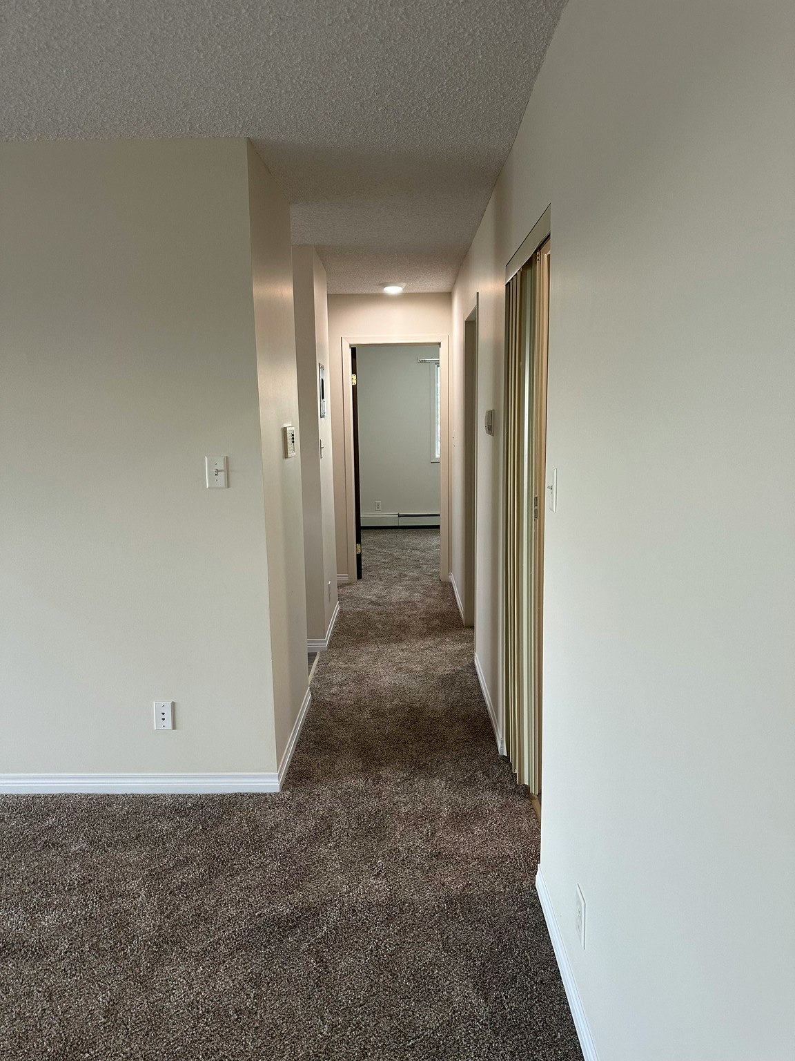 4505 137 Avenue NorthWest, Edmonton, AB, T5A 3S9 - 2