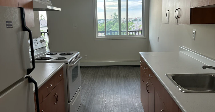4505 137 Avenue NorthWest, Edmonton, AB, T5A 3S9 - 8