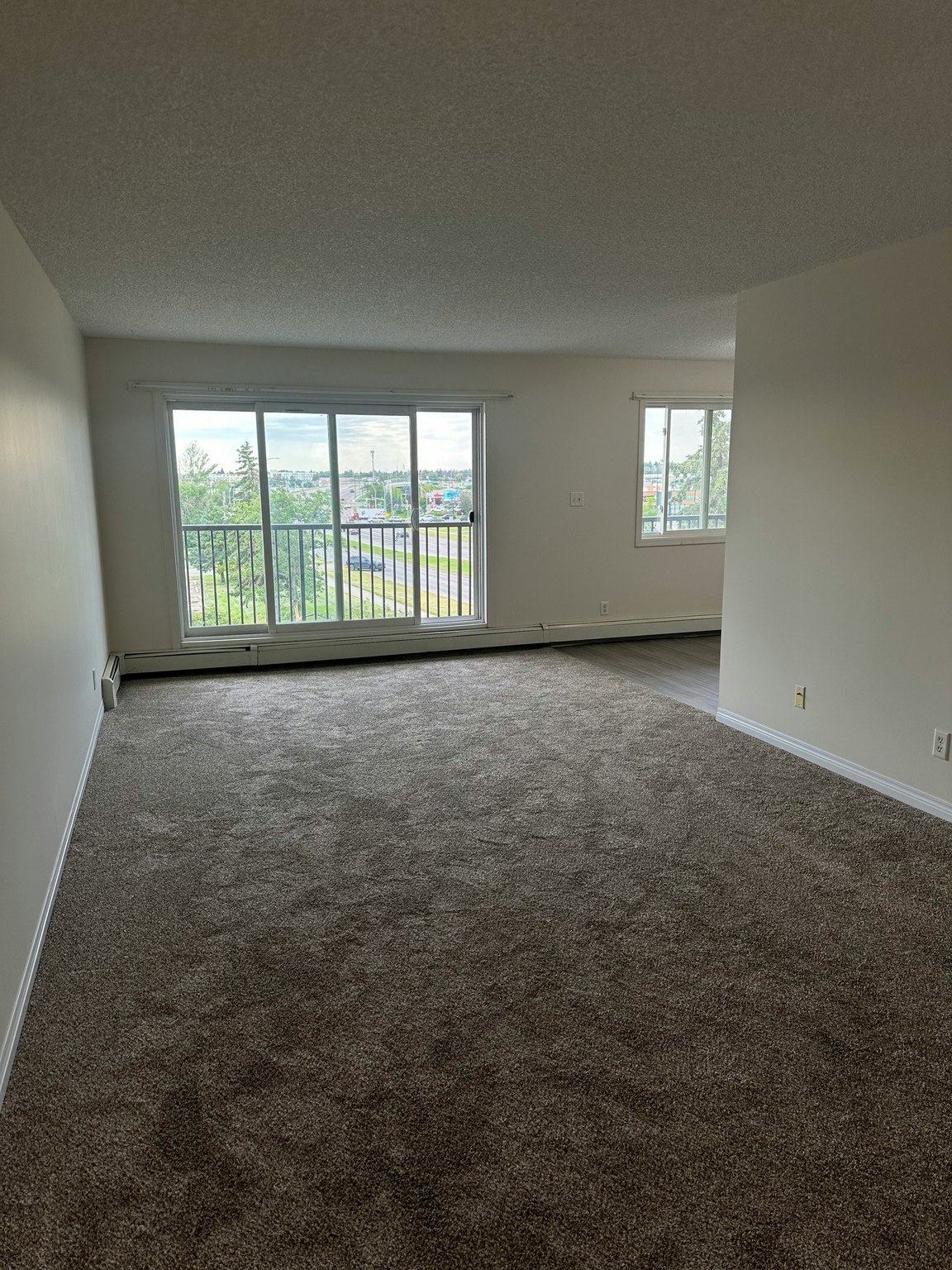 4505 137 Avenue NorthWest, Edmonton, AB, T5A 3S9 - 3