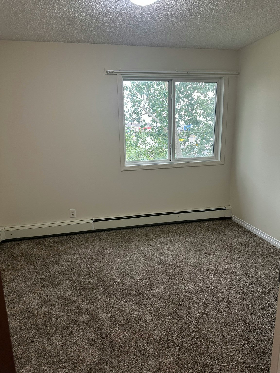4505 137 Avenue NorthWest, Edmonton, AB, T5A 3S9 - 12