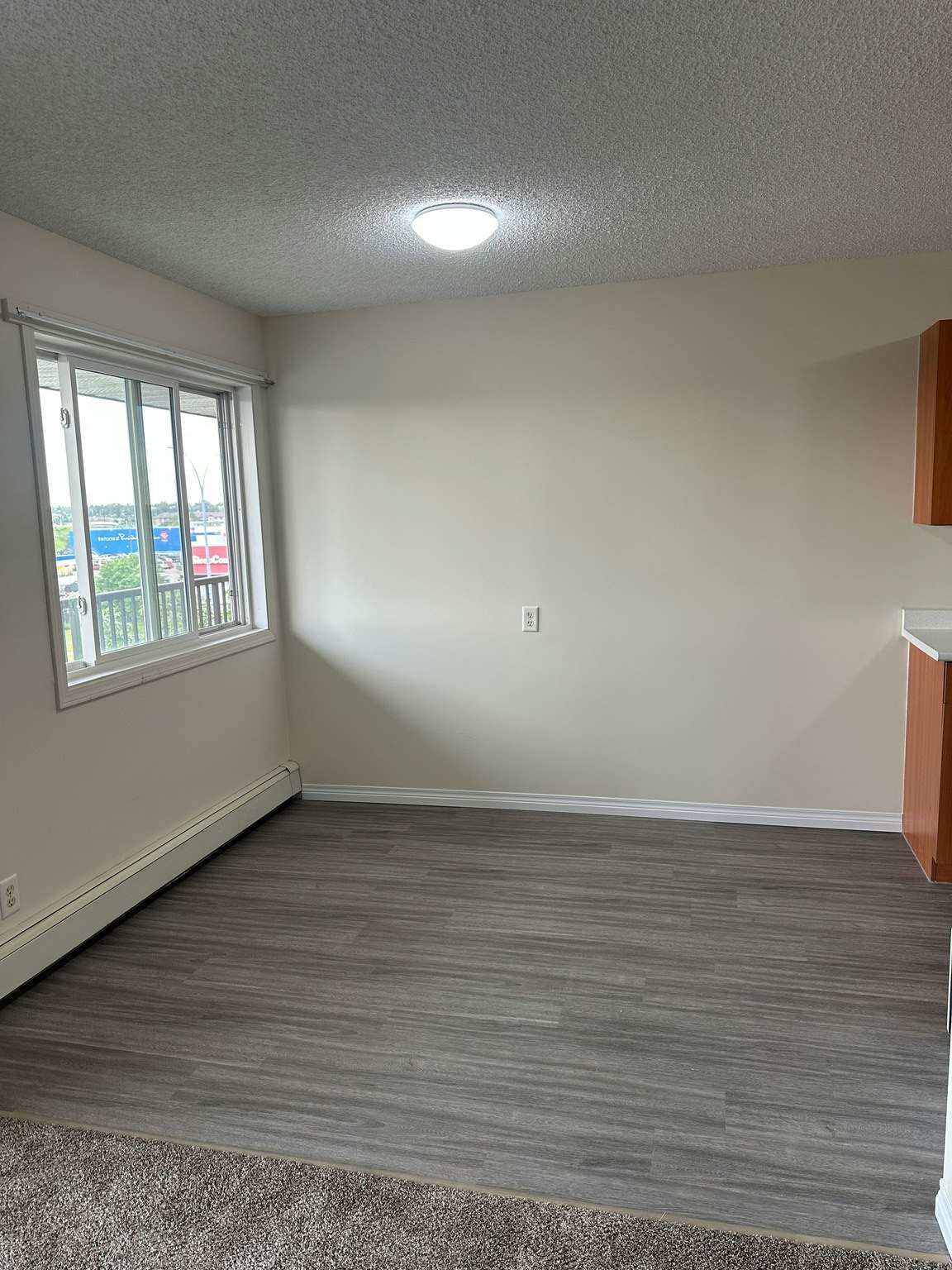 4505 137 Avenue NorthWest, Edmonton, AB, T5A 3S9 - 7