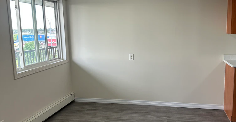 4505 137 Avenue NorthWest, Edmonton, AB, T5A 3S9 - 7