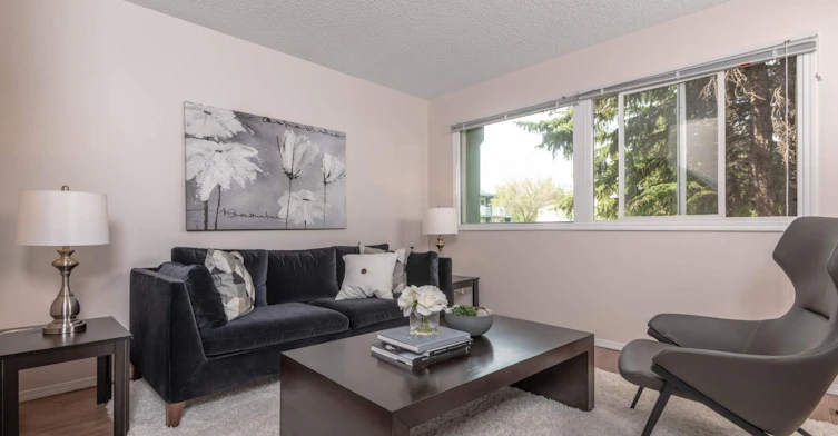 14001 135a Avenue NW, Edmonton, AB, T5L 2E6 - 8