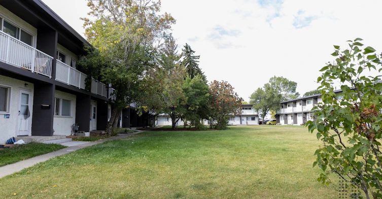 14001 135a Avenue NW, Edmonton, AB, T5L 2E6 - 15