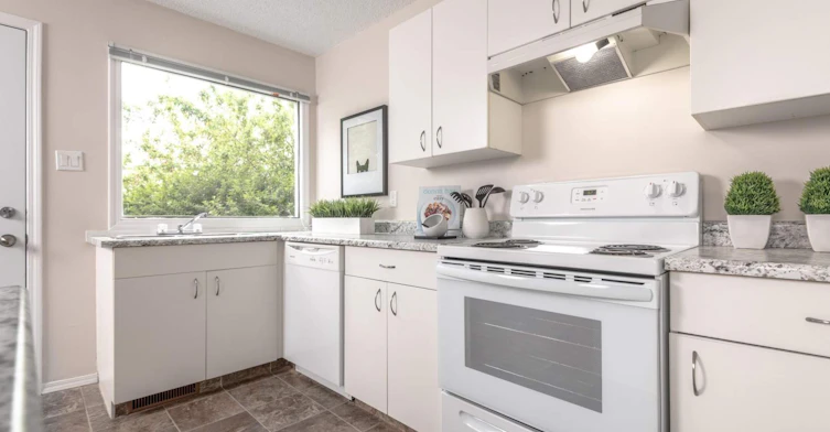 14001 135a Avenue NW, Edmonton, AB, T5L 2E6 - 11