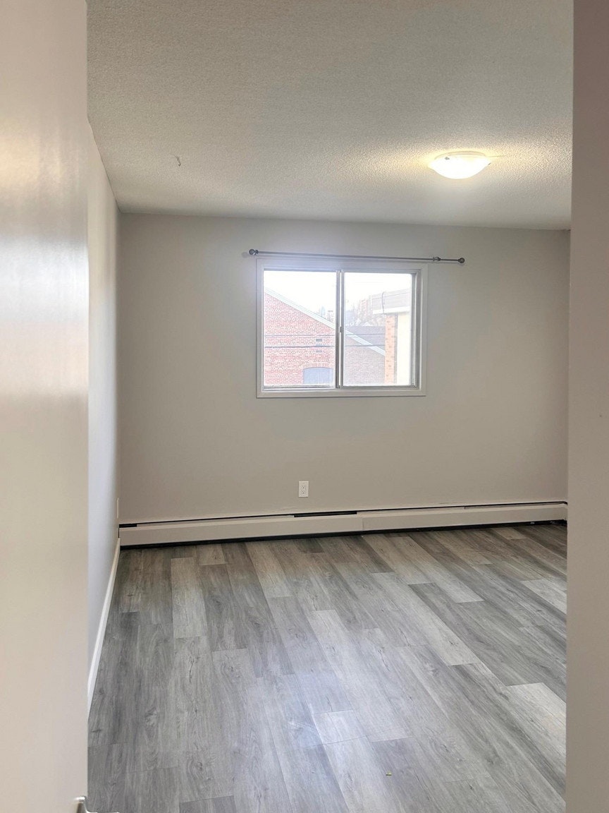 10756 81 Avenue, Edmonton, AB, T6E 1Y3 - 8