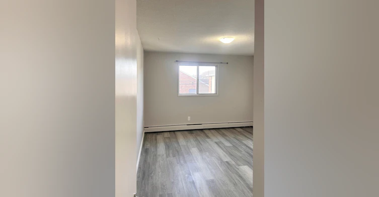 10756 81 Avenue, Edmonton, AB, T6E 1Y3 - 8