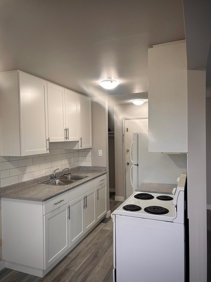 10756 81 Avenue, Edmonton, AB, T6E 1Y3 - 2