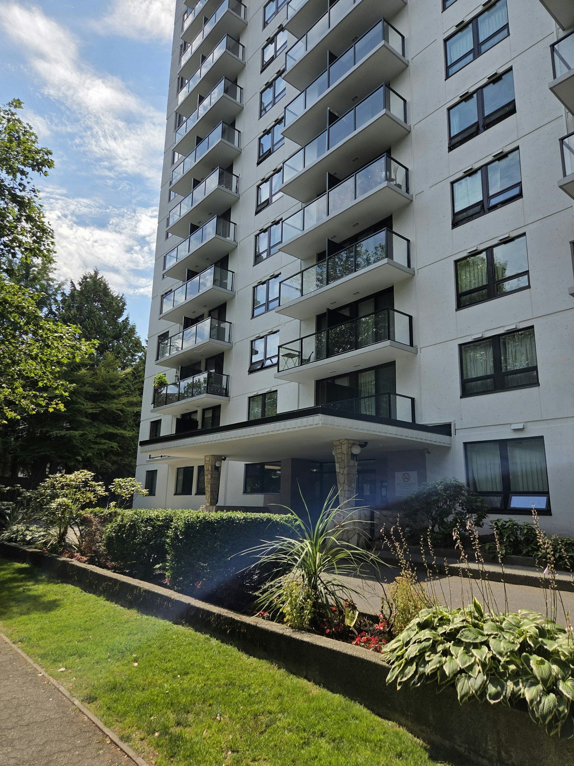 1644 Nelson Street, Vancouver, BC, V6G 2Y9