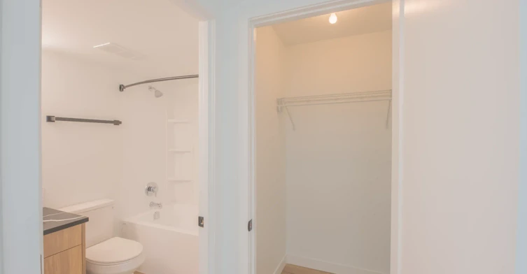 102-604 14 Avenue SW, Calgary, AB, T2R 0M8 - 32