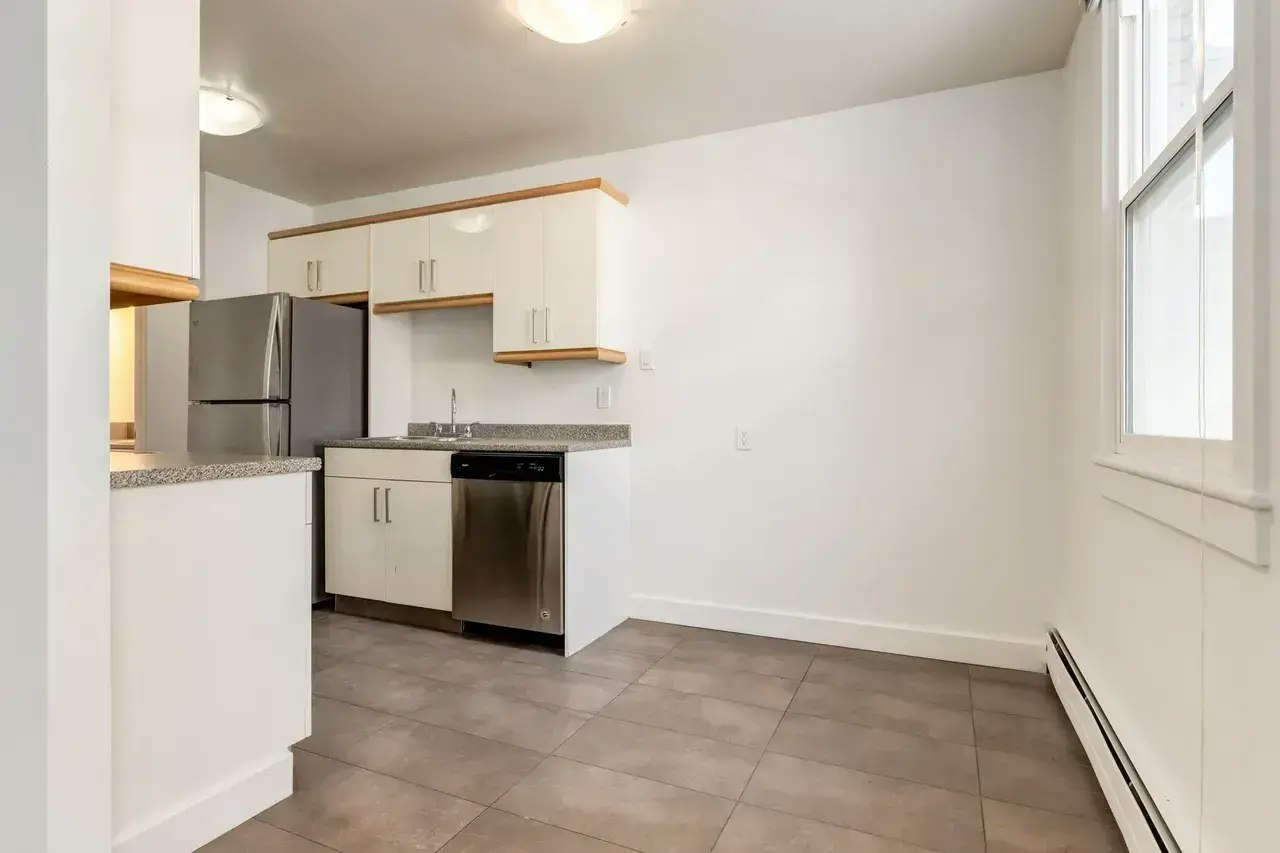 102-604 14 Avenue SW, Calgary, AB, T2R 0M8 - 12