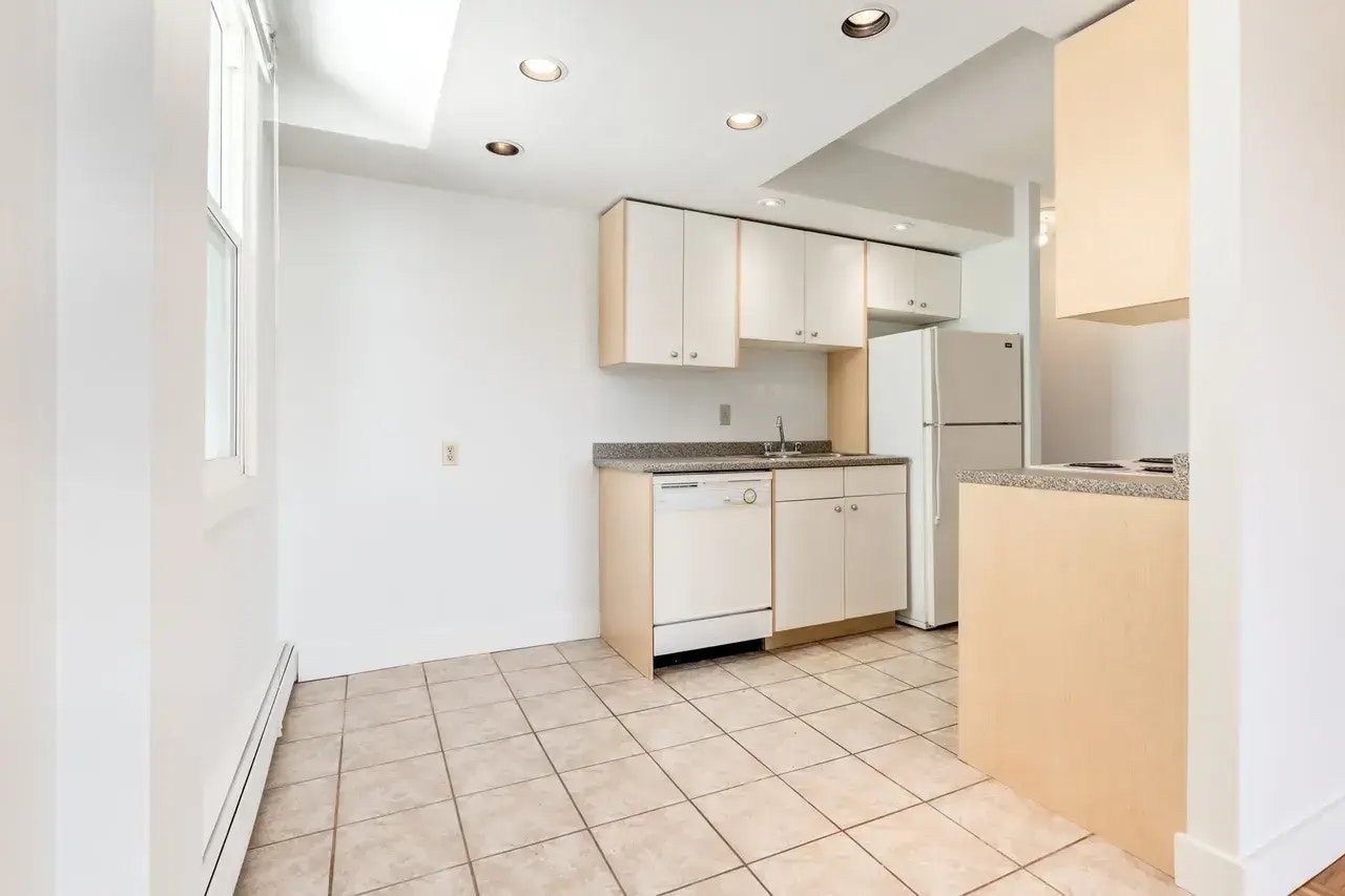 102-604 14 Avenue SW, Calgary, AB, T2R 0M8 - 9