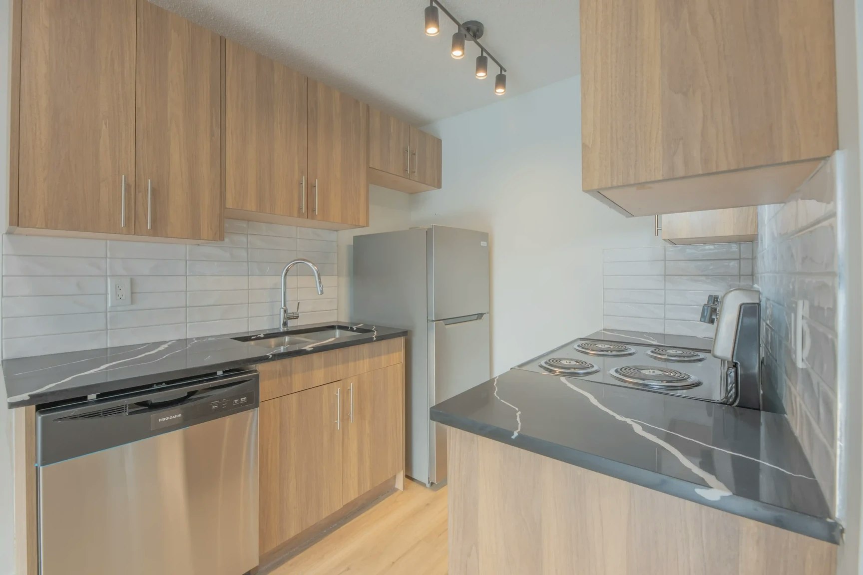 102-604 14 Avenue SW, Calgary, AB, T2R 0M8 - 32