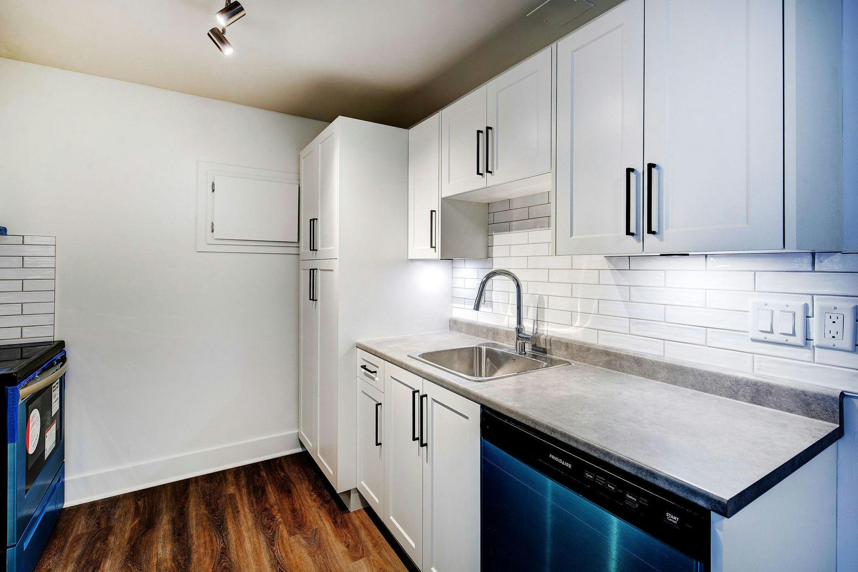 2885-2861 Quadra Street, Victoria, BC, V8T 4E5 - 5