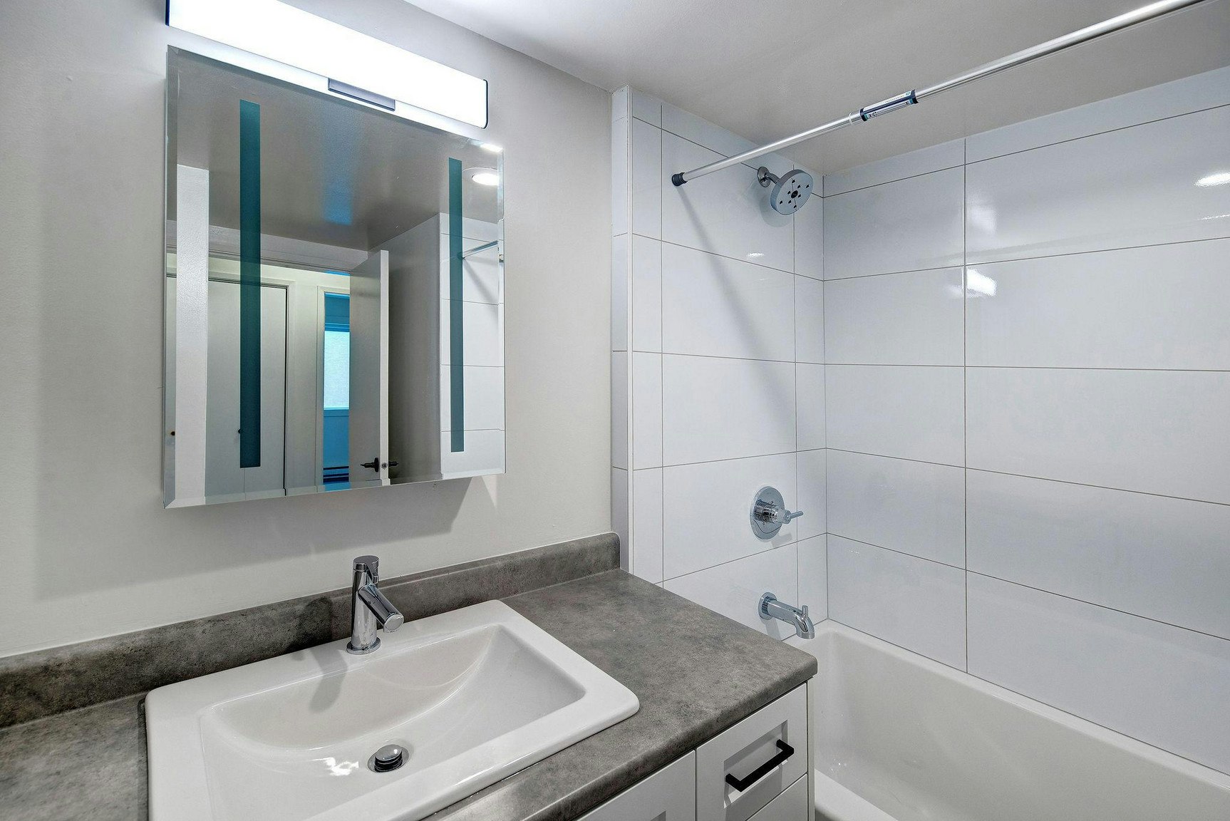2885-2861 Quadra Street, Victoria, BC, V8T 4E5 - 11