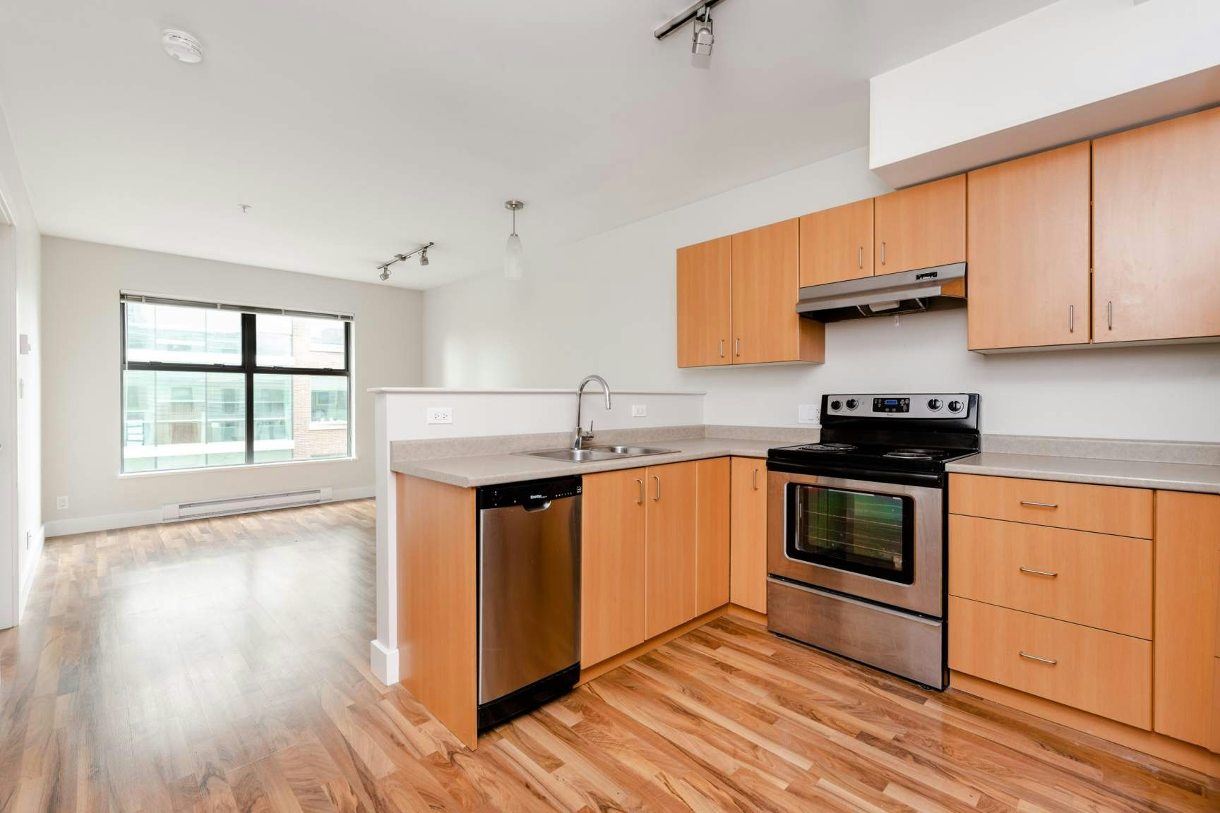 310-725 Yates Street, Victoria, BC, V8W 1L4 - 2