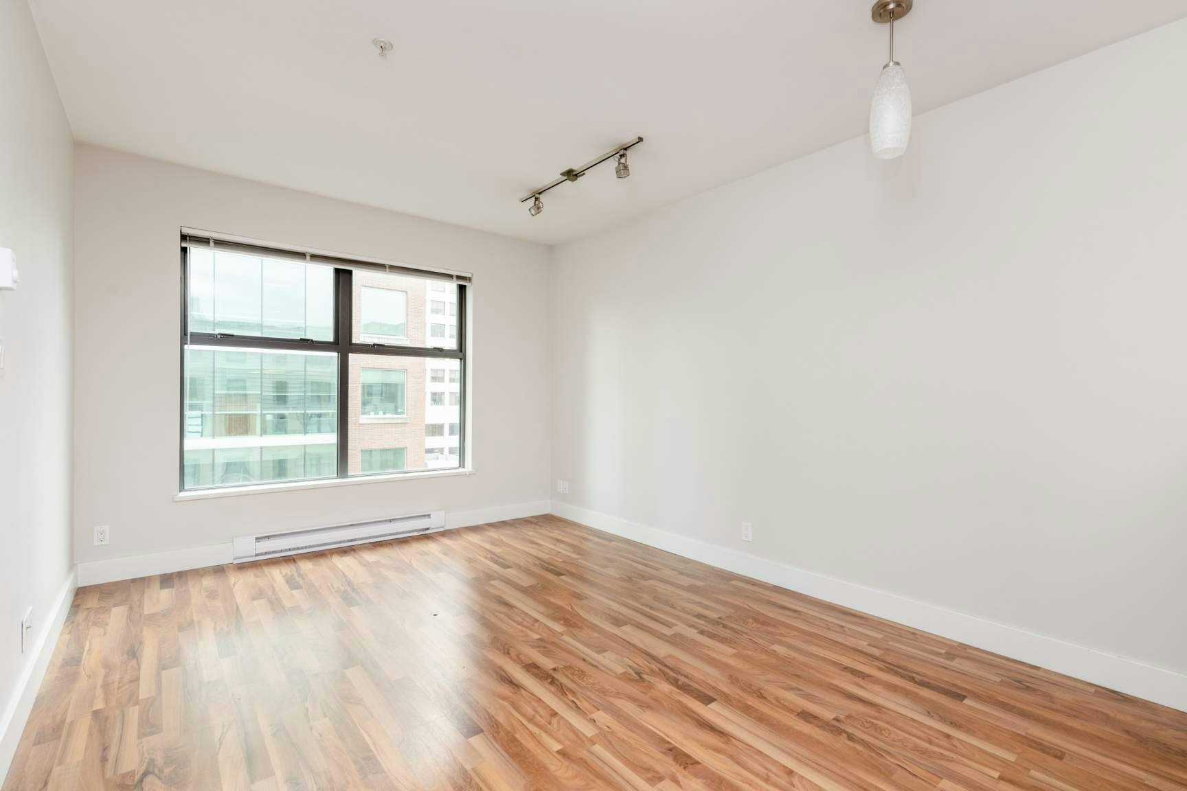310-725 Yates Street, Victoria, BC, V8W 1L4 - 4
