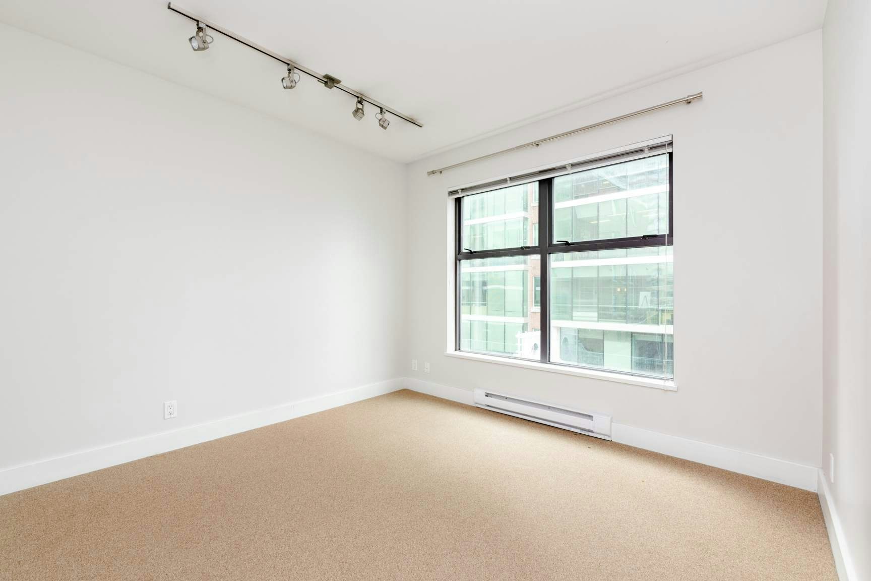 310-725 Yates Street, Victoria, BC, V8W 1L4 - 8