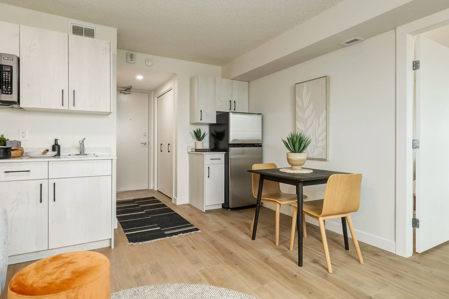 304-10609 101 Street NW, Edmonton, AB, T5H 2S2 - 7