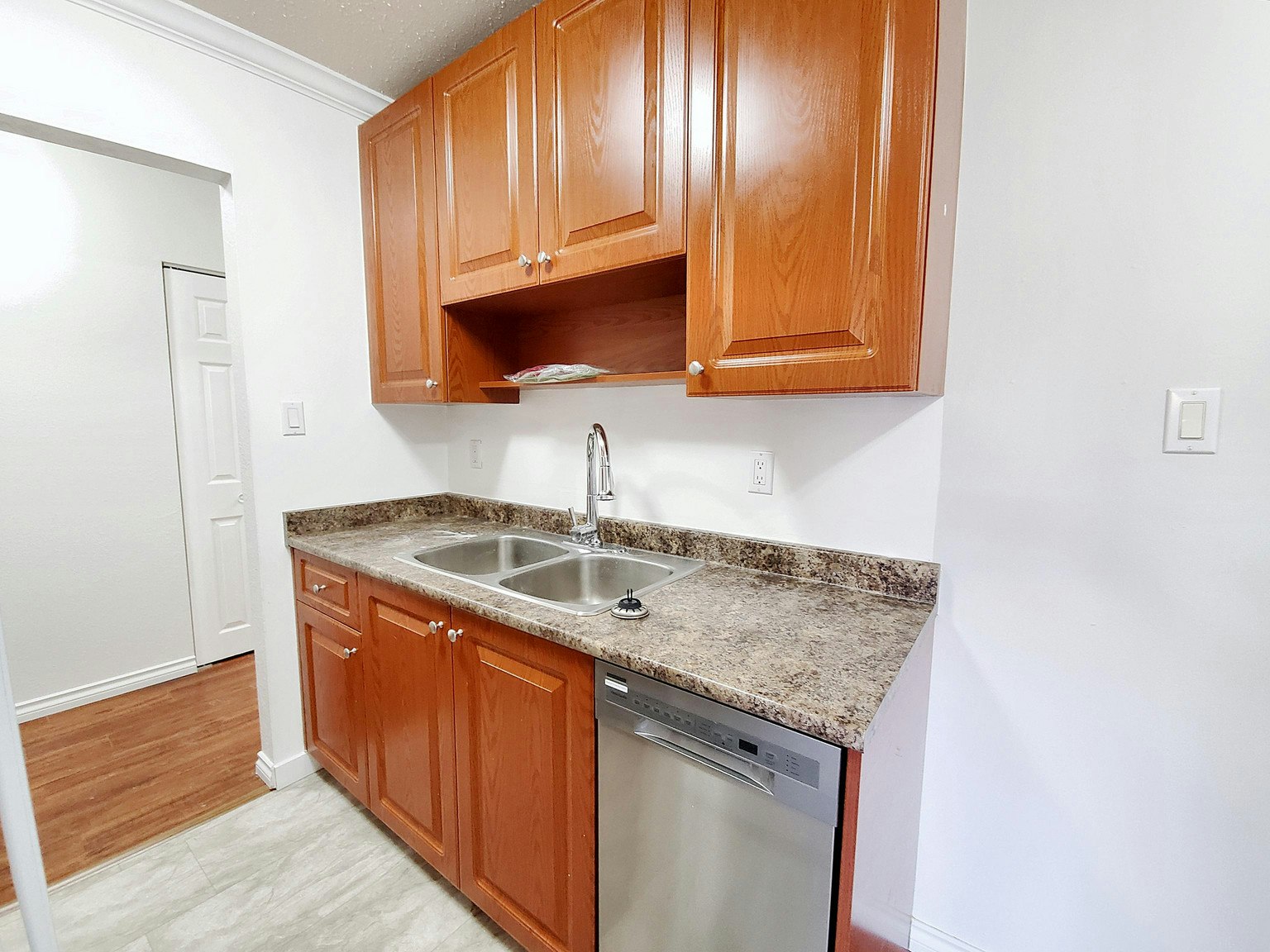 111-702 Gloucester Street, New Westminster, BC, V3M 1K7 - 2