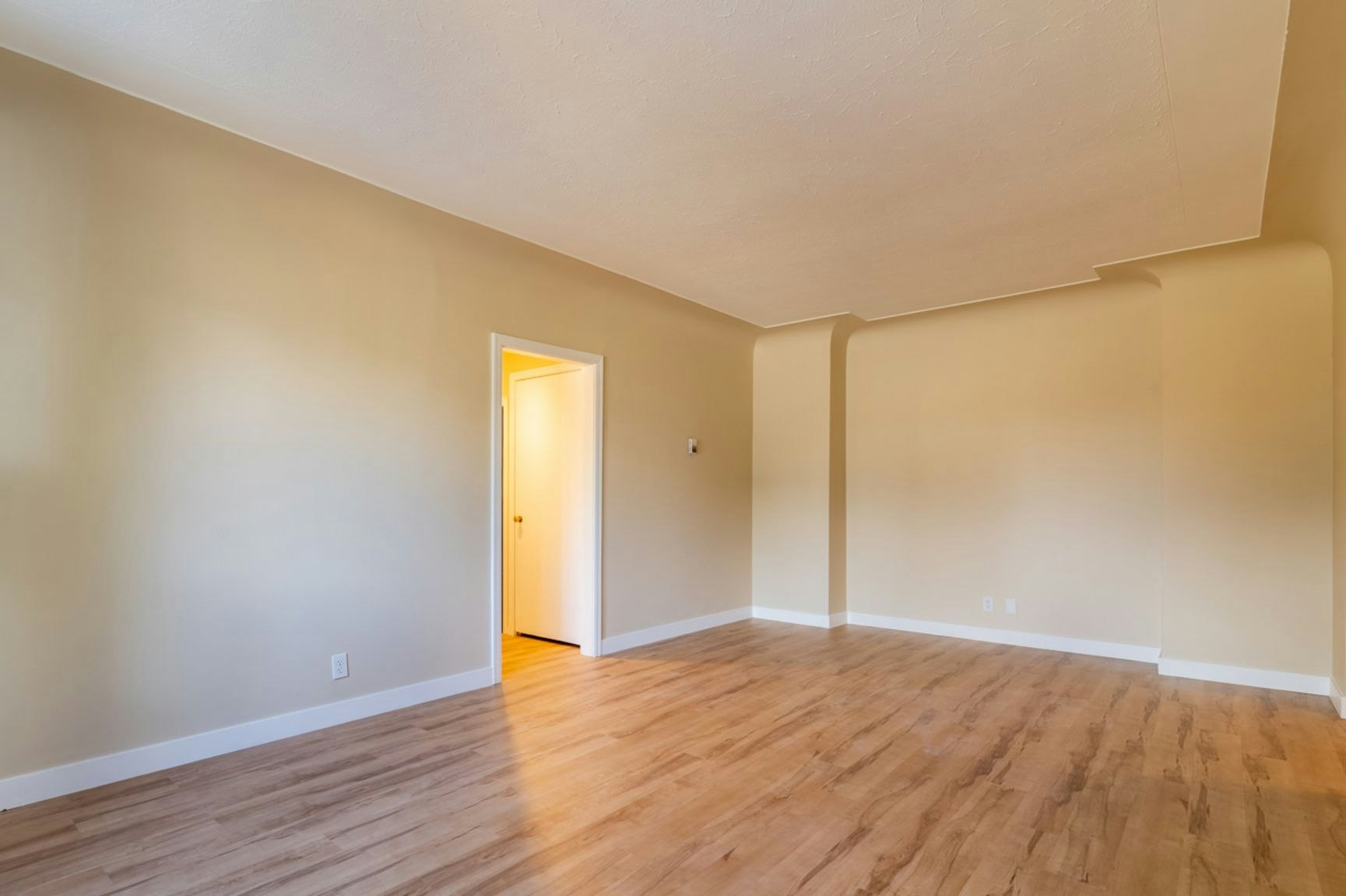 11615 113 Avenue NW, Edmonton, AB, T5G 0J7 - 18